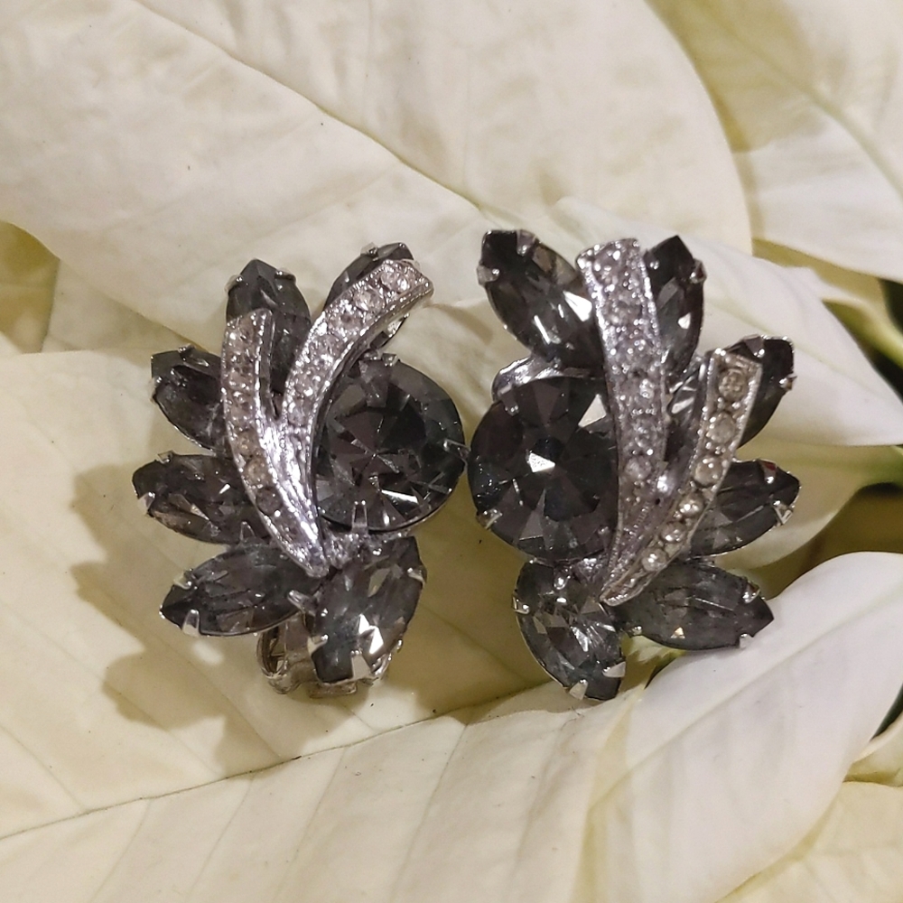 Vintage Weiss 1960s clip on earrings, stunning gray crystals and rhinestones